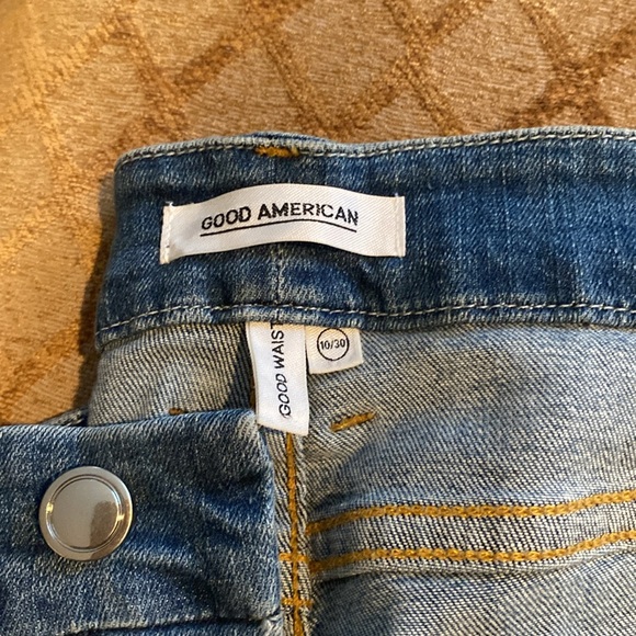 Good American Fringe skinny jeans. - Picture 2 of 7